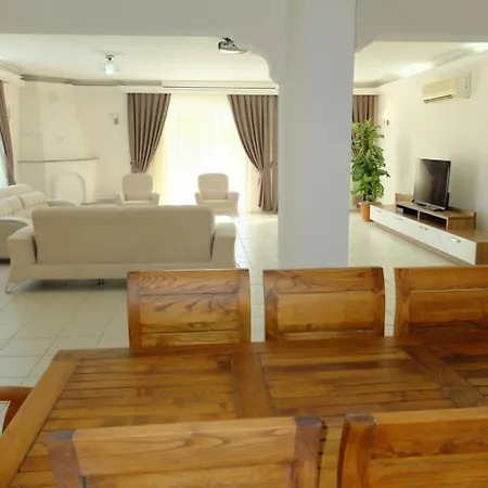Villa Yaniklar - Buketi *